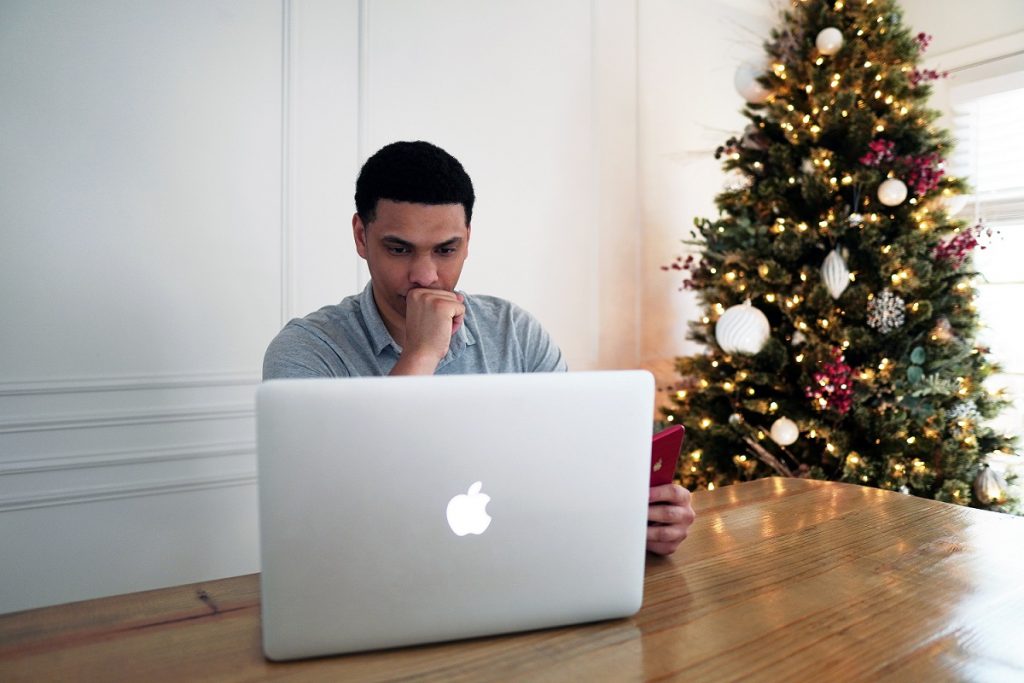 man checking if he qualified for divorce in New York